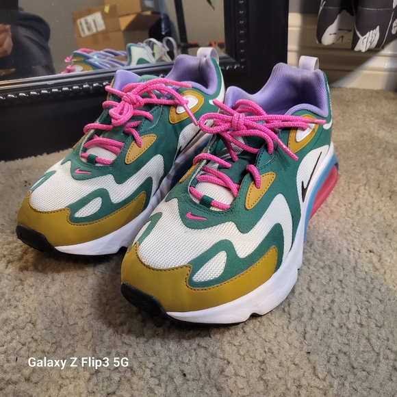 Nike shoes - Picture 3 of 6